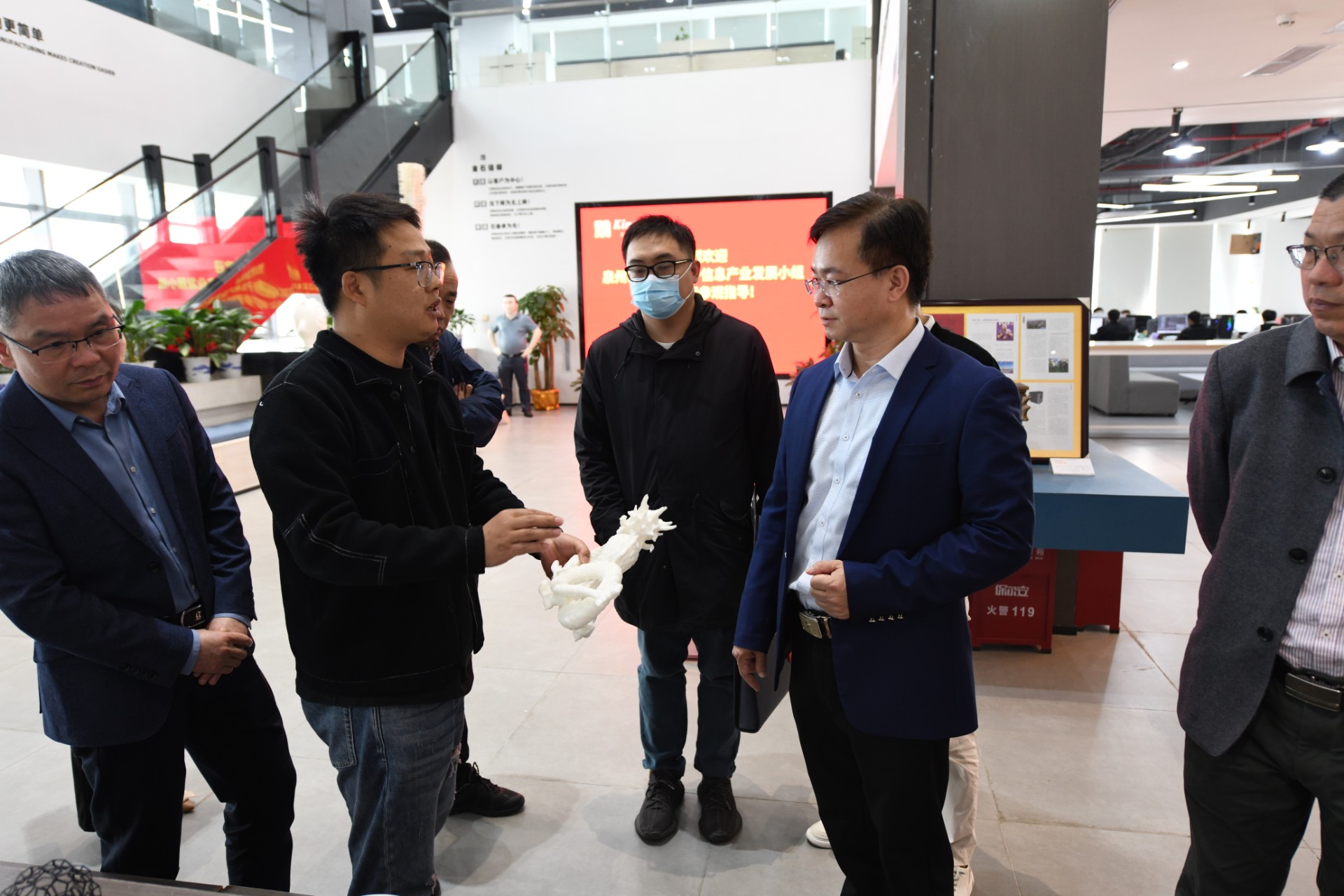 促協(xié)作，謀發(fā)展！泉州市洛江區(qū)電子信息產(chǎn)業(yè)發(fā)展小組蒞臨金石三維參觀調(diào)研